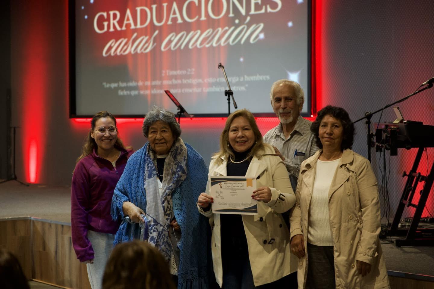 Grupo Conexión reunido en casa